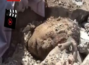 Enkaz altında kalan kadının kurtarılma anı kamerada