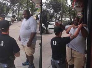 Gözaltına alırken adamı boğdular