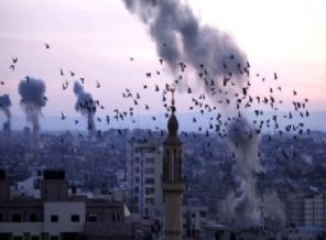 İsrail Hamaslı yetkilinin evini hedef aldı