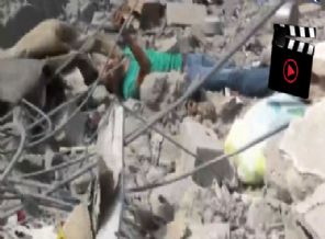 Yerde can çekişen gence ateş etmeye devam ettiler