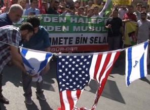 Amerika ve İsrail bayrakları ateşe verildi