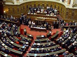 Irak'ta seçim yarına ertelendi!