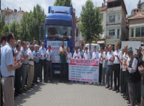 Suriye’ye üç tır insani yardım malzemesi dualarla yola çıktı