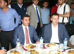Demirtaş: Kaldırın onları bu masadan!