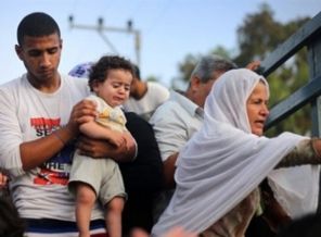 Evlerini terk ediyorlar