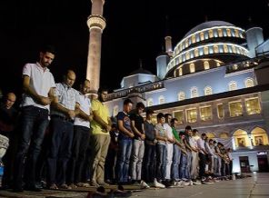 Kadir Gecesi'nde camiler doldu taştı!