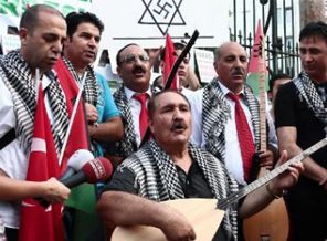 Sanatçılardan sazlı sözlü protesto