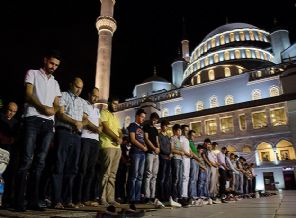 Vatandaşlar camilere akın etti