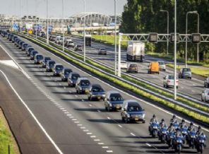 Cenazeler konvoyla taşındı