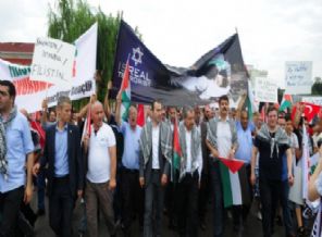 Cuma namazı sonrası Filistin için yürüdüler