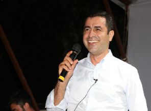 Demirtaş: Yeni bir yaşamı inşa etmeye çalışalım
