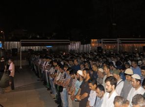 Filistinliler için gıyabi cenaze namazı kılındı