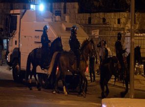 İsrail Mescid-i Aksa'da da Filistinlilere saldırdı