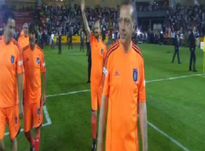 Başbakan Erdoğan yeşil sahalarda maç yaptı