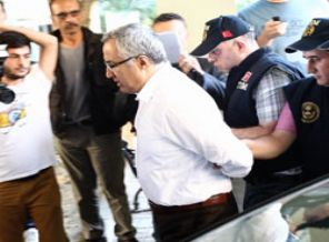 Yurt Atayün hastaneye kaldırıldı