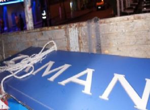 Zaman gazetesi tabelasını da söktüler