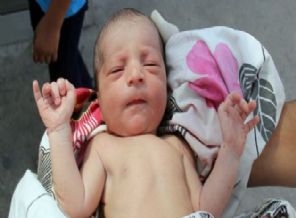 Çöpte bulundu, adı Bayram oldu