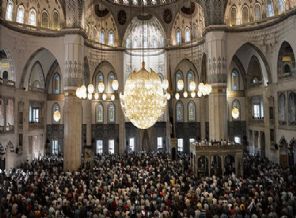 İslam alemi bayram namazında buluştu