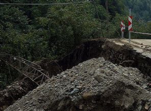 Hindistan'da toprak kayması can aldı