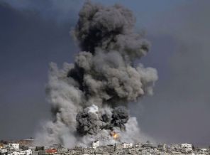 İsrail savaş uçakları Gazze'deki 3 camiyi  daha bombaladı