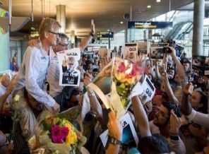 Norveçli doktor kahramanlar gibi karşılandı