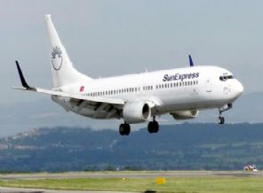 Diyarbakır'da korku dolu anlar! Uçağın motoru yandı