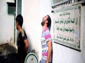 Gazze'de morgun kapısında yazan Ayet