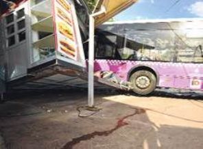 Özel halk otobüsü de değil İETT otobüsü de!