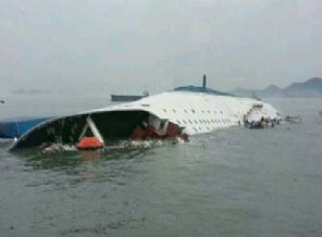 200 kişiyi taşıyan feribot battı