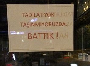 Lüks semtte görenleri şaşırtan yazı!