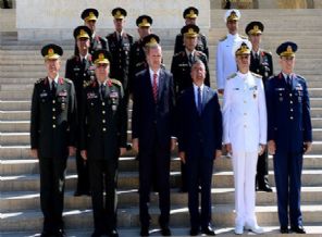 YAŞ üyeleriyle ilk kez hatıra fotoğrafı