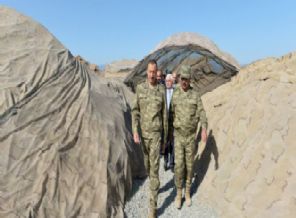 Aliyev cephe hattında görüntülendi