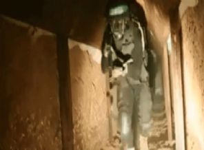 Bir ay önce yerle bir edilen tünelden canlı çıktılar!