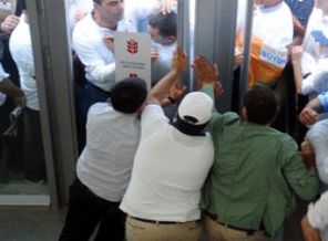 Şanlıurfa'da Erdoğan'a bağış için yarıştılar