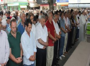 Doğu Türkistan ve Gazze’de şehitleri için gıyabi cenaze namazı