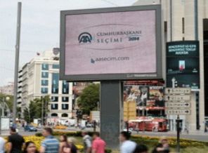 Seçim çalışmaları görseli açık hava ekranlarında