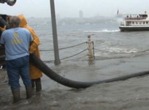 İstanbul'da kara ile deniz yine birleşti