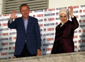 Cumhurbaşkanı Erdoğan balkon konuşması yaptı