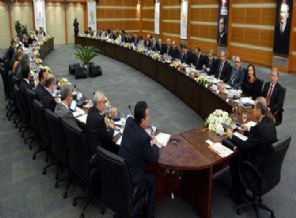 AK Parti'de kritik toplantı sona erdi