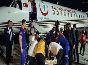 Yaralı Filistinliler Türkiye'ye geldi