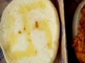 Hamburger ekmeğinden çıkan şaşırttı!