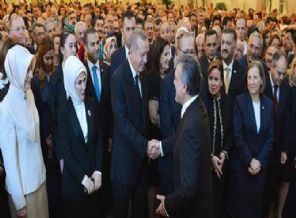 Resepsiyonda tepki çeken isim