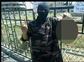 Kesik kafayla poz verdi