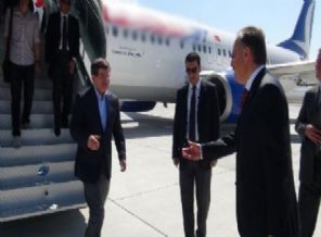 Davutoğlu'nu Başbakan ilan ettiler