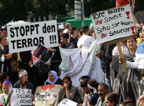 Almanya'da Yezidiler IŞİD'i protesto etti