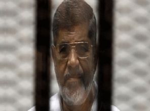 Mursi'nin yargılandığı davanın duruşması ertelendi