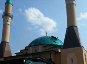İstanbul Ahat Camii'ne havan topu isabet etti