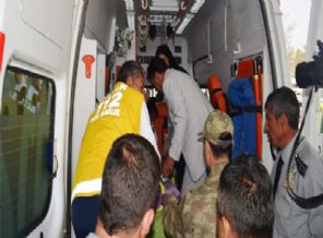 Minibüs şarampole devrildi: 12 asker yaralı