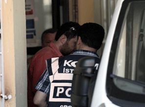 'Paralel yapı' soruşturmasında 1 polis teslim oldu