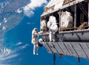 Uzay yürüyüşü başladı!